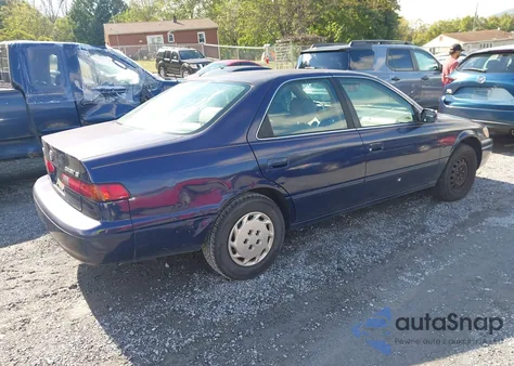 1999 Toyota Camry Le z USA, uszkodzony, nr VIN JT2BG22K4X0307527